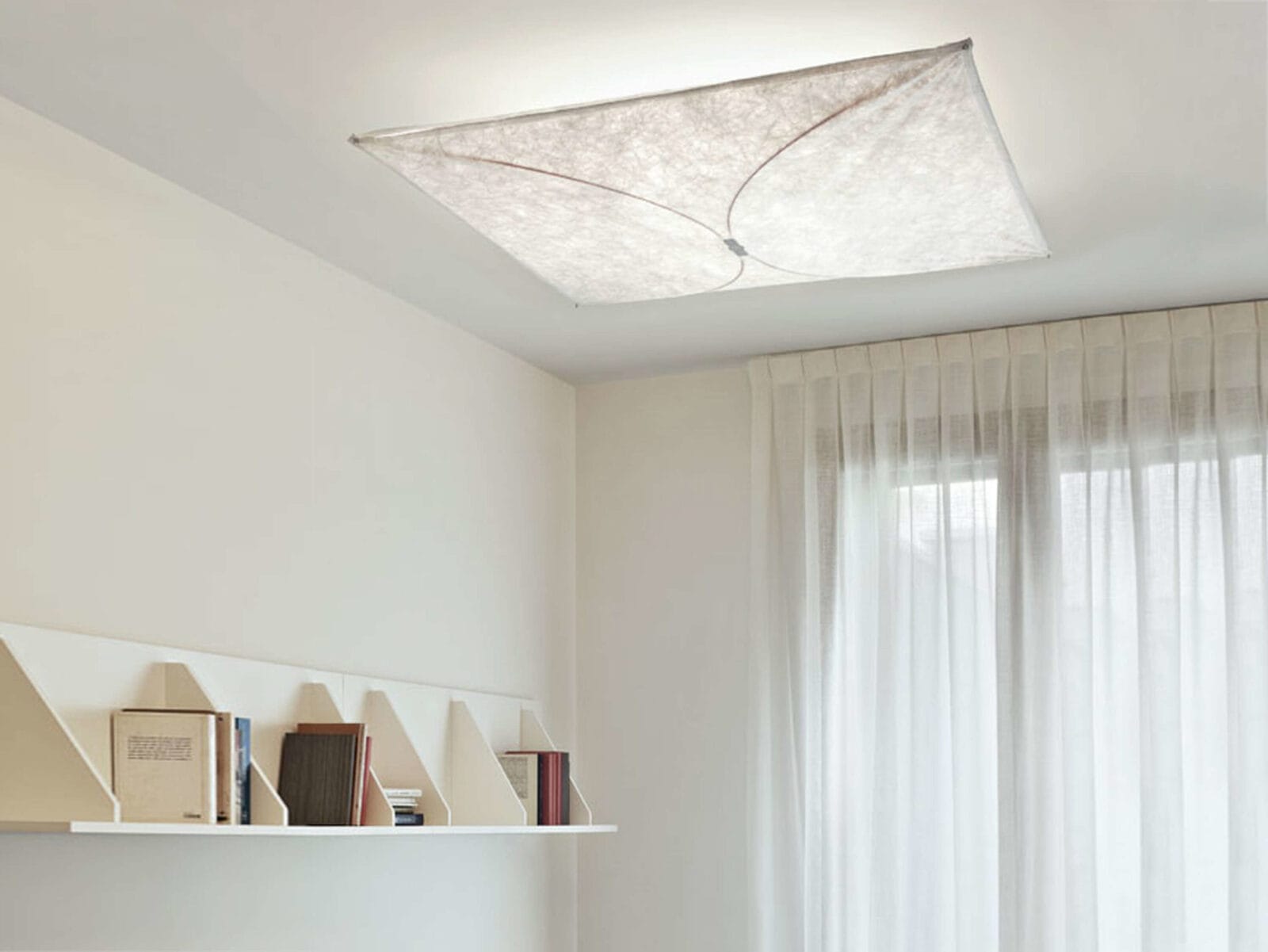 ariette-1-fabric-wall-ceiling-scarpa-flos-02 taklampe berge interiør flos natur papir