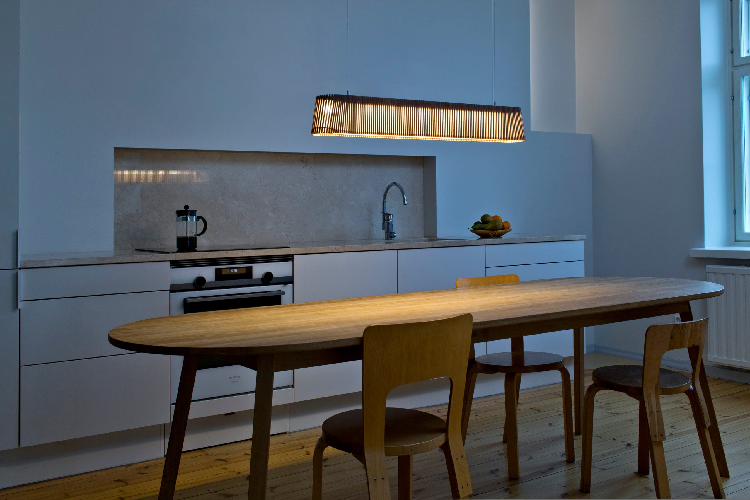 Smal led lampe i tre secto berge interiør Owalo 7000 pendant lamp Styling by GUT Studio