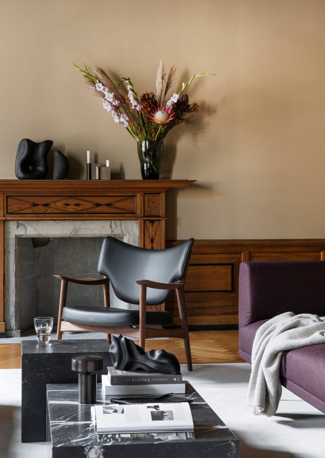 Eikund lenestol veng berge interiør lett åpen skinn stoff