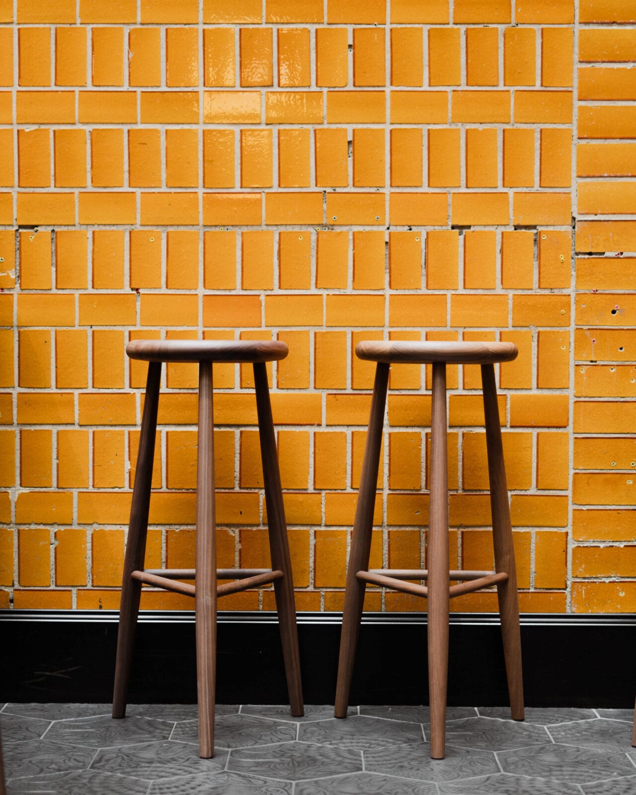 barstol berge interiør eikund norsk tre heltre barkrakk